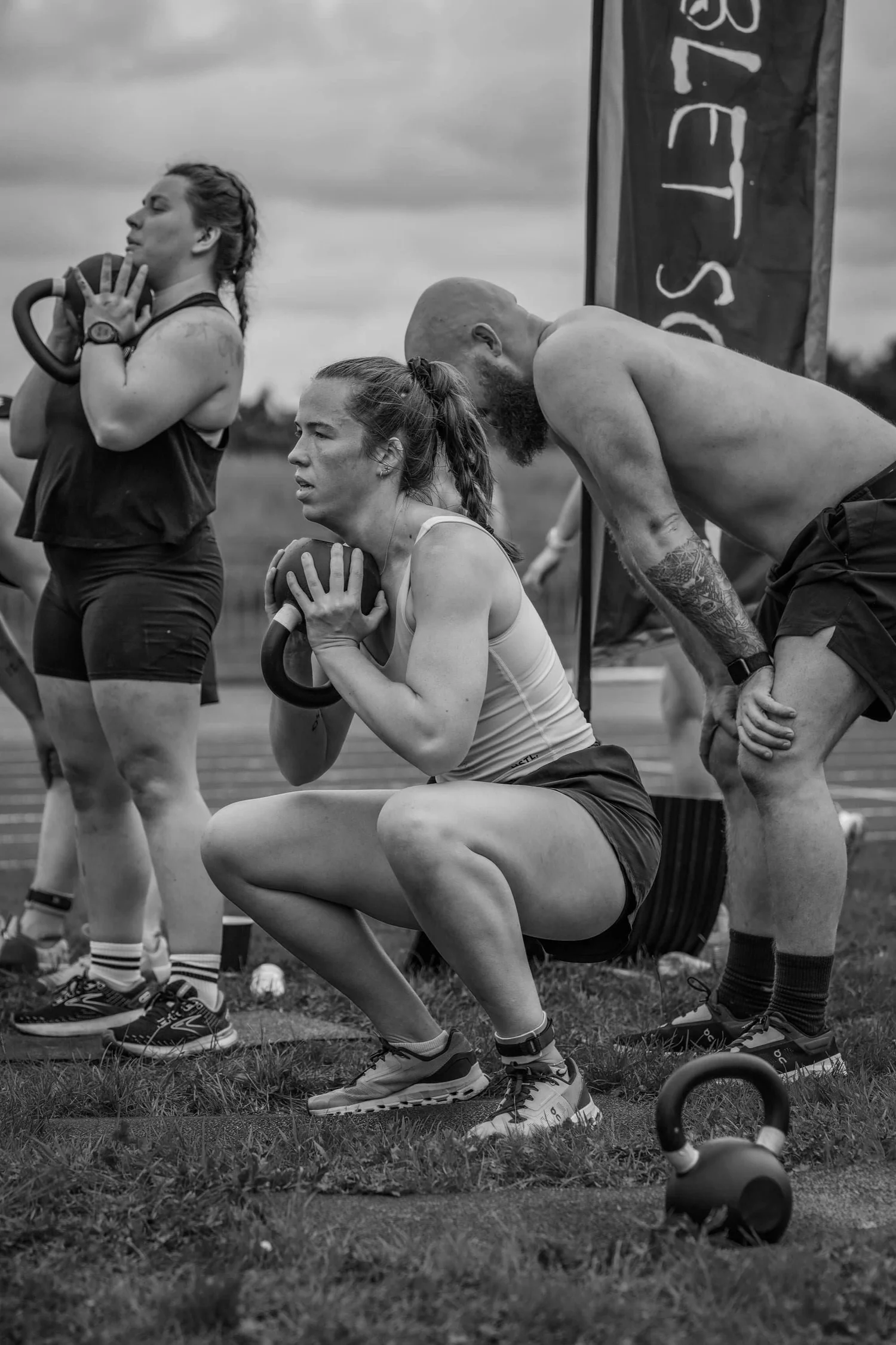 Atlet melakukan kettlebell goblet squat dalam Goblet Squat Labour